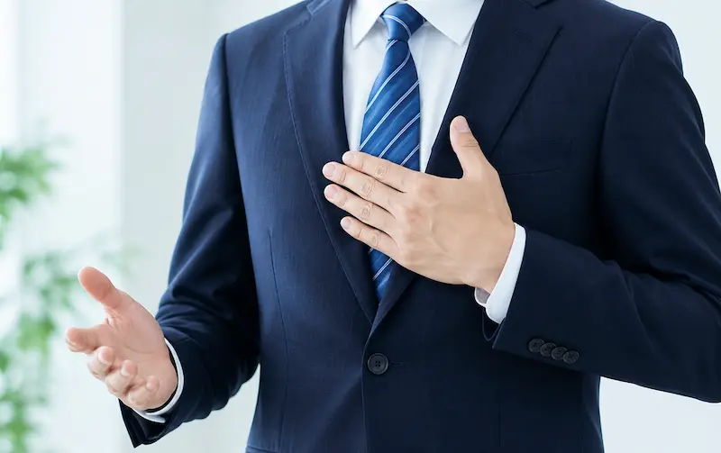 誠実な印象のスーツの男性